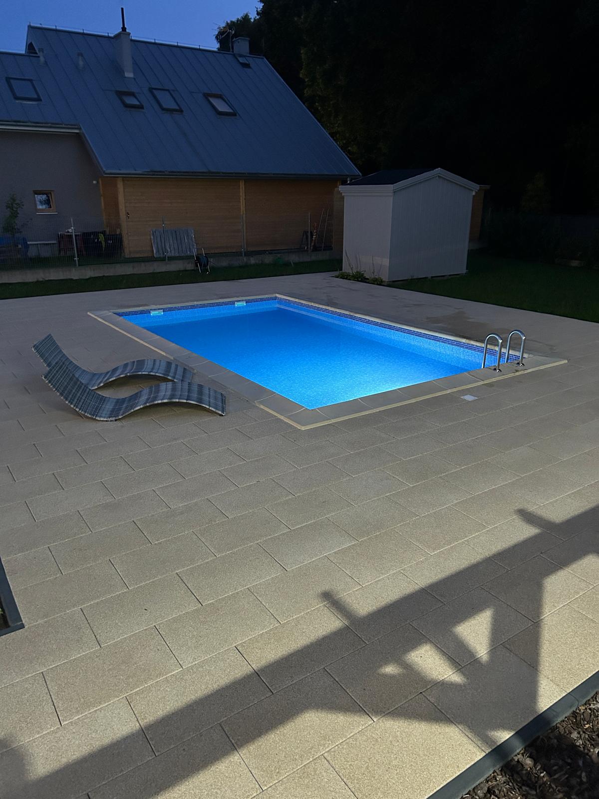 Basen z zadaszeniem automatycznym